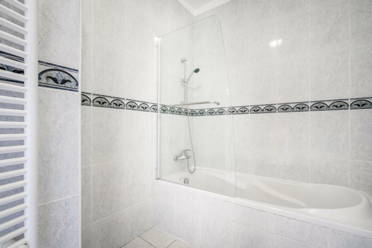 Bpr Soho Boutique Home With Ac Будапеща Екстериор снимка