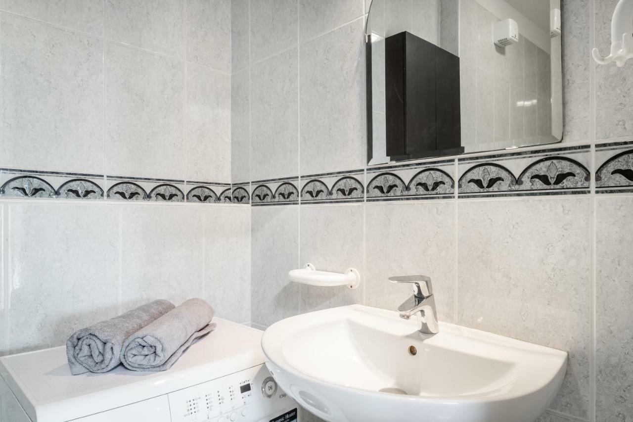 Bpr Soho Boutique Home With Ac Будапеща Екстериор снимка